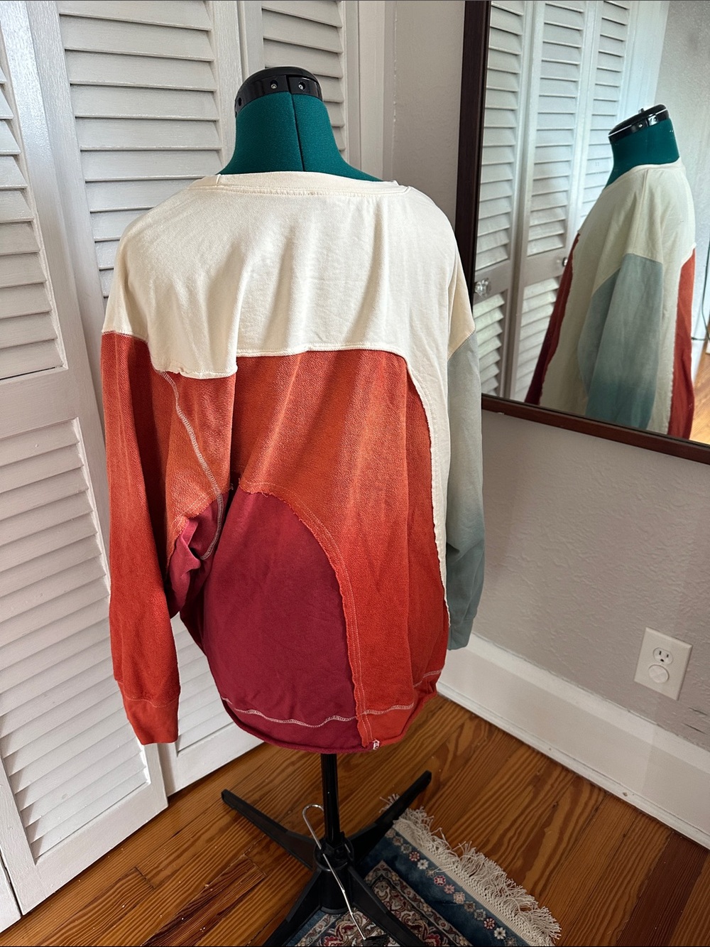 Color Block Oversized Sweatshirt - Picture 4 of 7